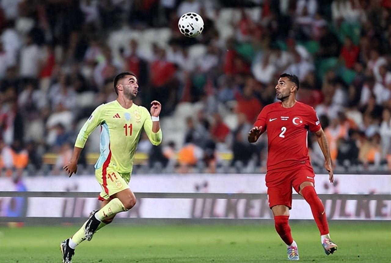 完美体育官网-塞维利亚惨败出局，球迷指责主教练战术问题！(塞维利亚球队阵容)